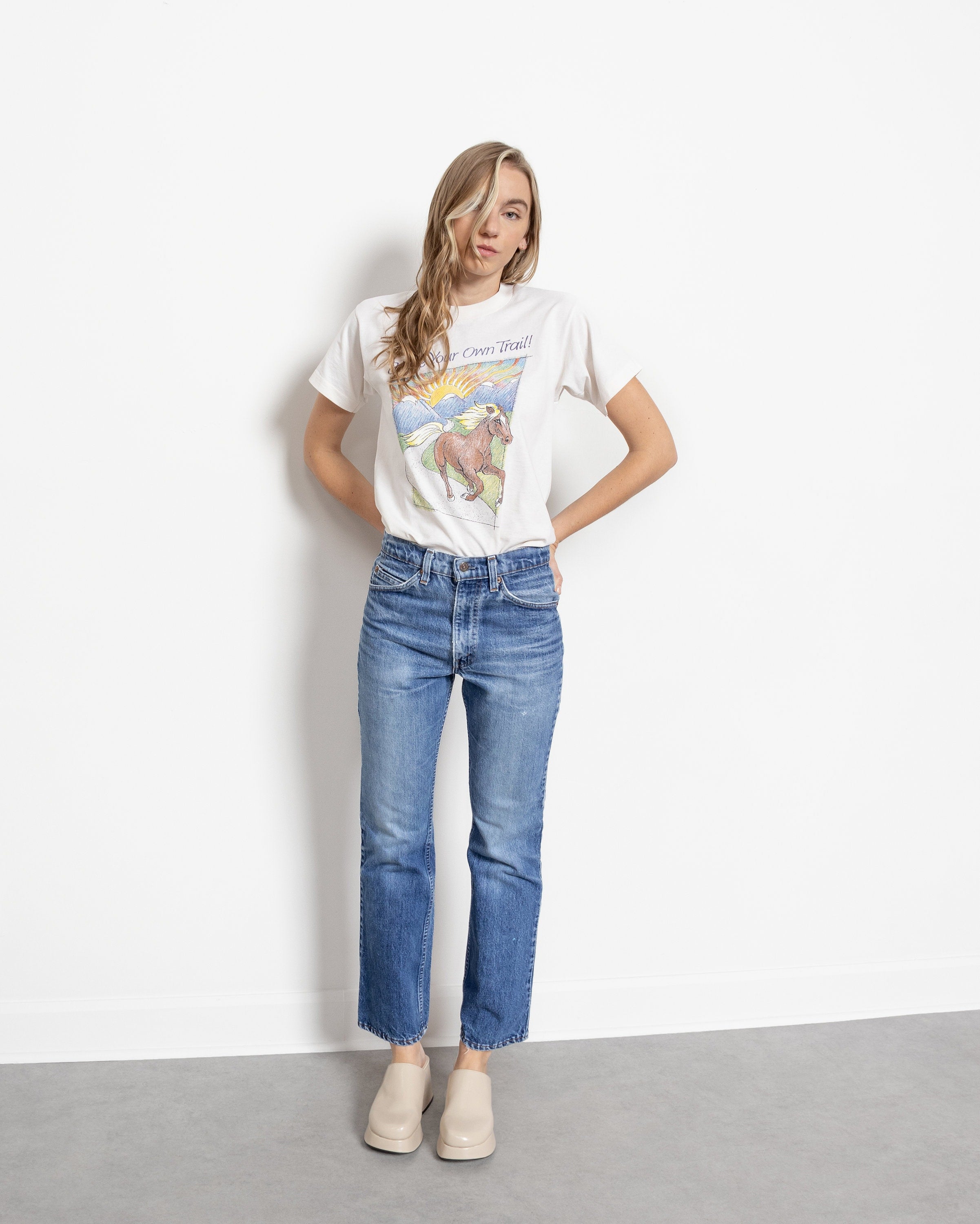 Levis denim hot sale weight